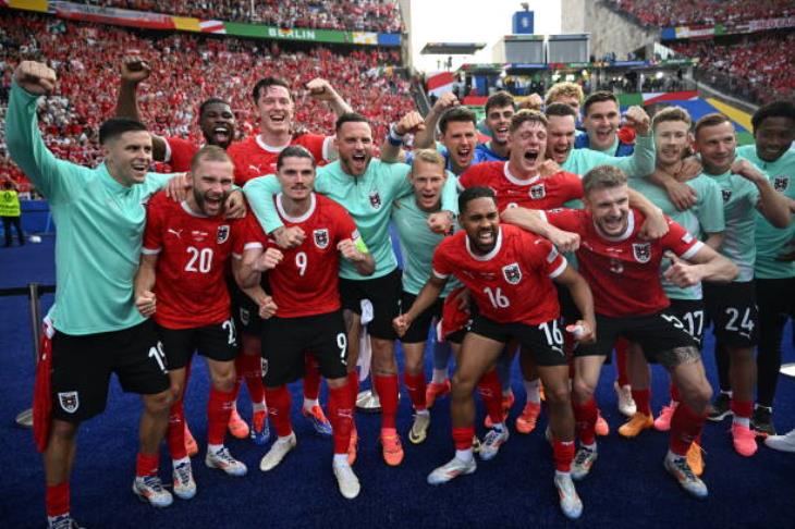 احتفال لاعبو منتخب النمسا